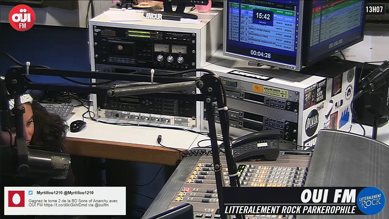 OUI FM en direct vidéo /// La radio s'écoute aussi avec les yeux (AUTO-RECORD) (2015-11-22 09:27:21 - 2015-11-22 19:32:27)