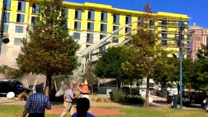 İnşaat İskelesi Saniyeler İçinde Yerle Bir Oldu