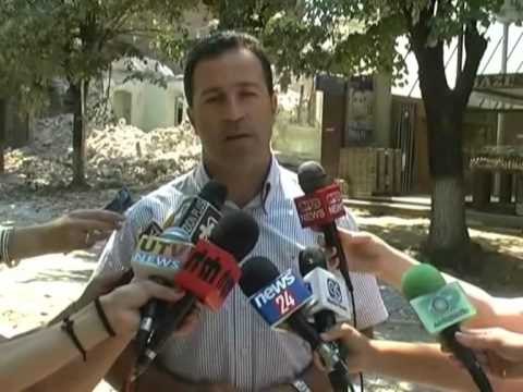 SHTEPIA E PRISHUR NE KORÇE KRYETARI I BASHKISE PELESHI I GATESHEM TA RINDERTOJE LAJM