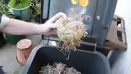 Cutting an Elastic Band Ball in Half