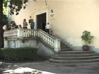 SHQIPJA STANDARDE KRYEMINISTRIA NE FAQEN ZYRTARE NUK E NJEH KETE TERM LAJM