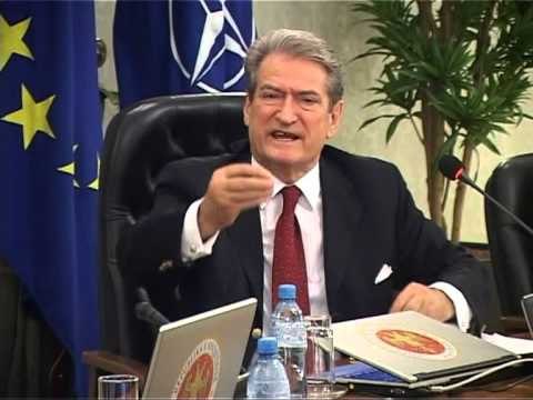 AMBASADORI BRITANIK POLITIKA SHQIPTARE NUK PO BEN ASGJE PER MARRJEN E STATUSIT LAJM