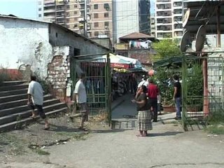 ALEANCA KUQ E ZI PROTESTA TE STACIONI I TRENIT DEGJENERON NE DHUNE FIZIKE LAJM