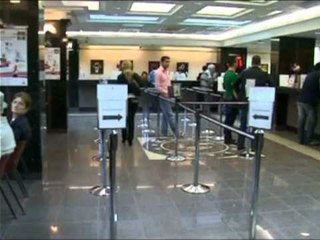 KRIZA E BUXHETIT QEVERIA PEZULLON PUNESIMET NE ADMINISTRATEN SHTETERORE LAJM