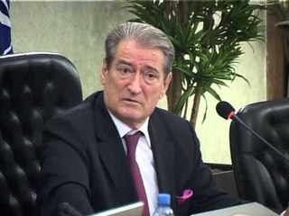 BERISHA PER ZJARRET NUK PATEM HUMBJE NE NJEREZ ZJARREVENESIT TE OPOZITES LAJM