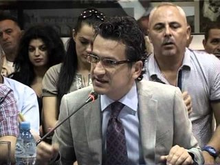 ALEANCA KUQ E ZI 8 VJET BURG PER MINISTRIN E KULTURES PRISHI MONUMENTET LAJM