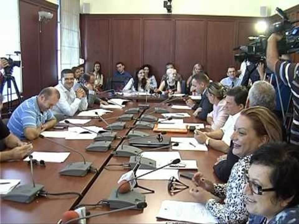 ZYRTARET E LARTE DUHET TE DEKLAROJNE EDHE SHPENZIMET MBI 5 MILIONE LEKE LAJM
