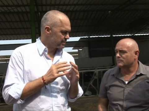 EDI RAMA NE TUR PREMTON LEHTESIRA PER FERMERET NE TIRANE, NE VLORE ME GRATE LAJM