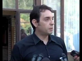 VULIN HYN NE KOSOVE SHKARKOHET SHEFI I POLICISE SE ZVEÇANIT QE E LEJOI TE HYJE LAJM