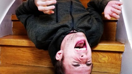 SQUEEZIE-COMMENT S'AMUSER DANS DES ESCALIERS  (DeathStair)