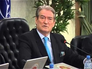 Berisha akuza Topit e Spahiut - Vizion Plus - News - Lajme