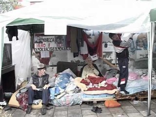 PROTESTE NE NEW YORK EMIGRANTET SHQIPTARE MBESHTESIN GREVEN E URISE LAJM