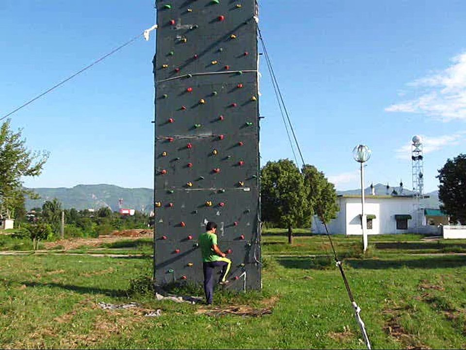 Adil bin talat pakistan taekwondo champion climbing in islamabad 2014sp