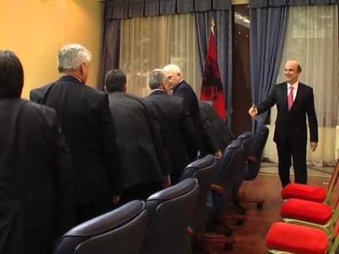 MINISTRI I JASHTEM TAKON PERFAQESUES NGA SPEKTRI POLITIK SHQIPTAR I RAJONIT LAJM