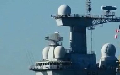 Французский авианосец «Шарль де Голль» подошел к берегам Сирии и установил контакт с российскими военными