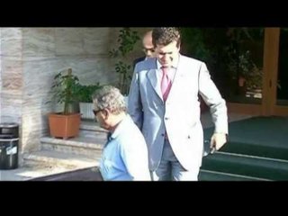 GJYKATA E LARTE SHTYHET SEANCA NE NGARKIM TE MINISTRIT FATMIR MEDIU LAJM