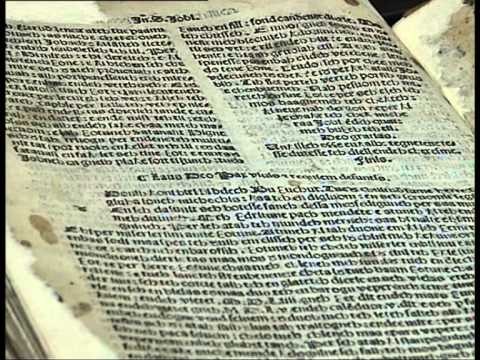 EKSPOZOHET MESHARI VJEN NGA VATIKANI NE TIRANE LIBRI I PARE NE GJUHEN SHQIPE LAJM