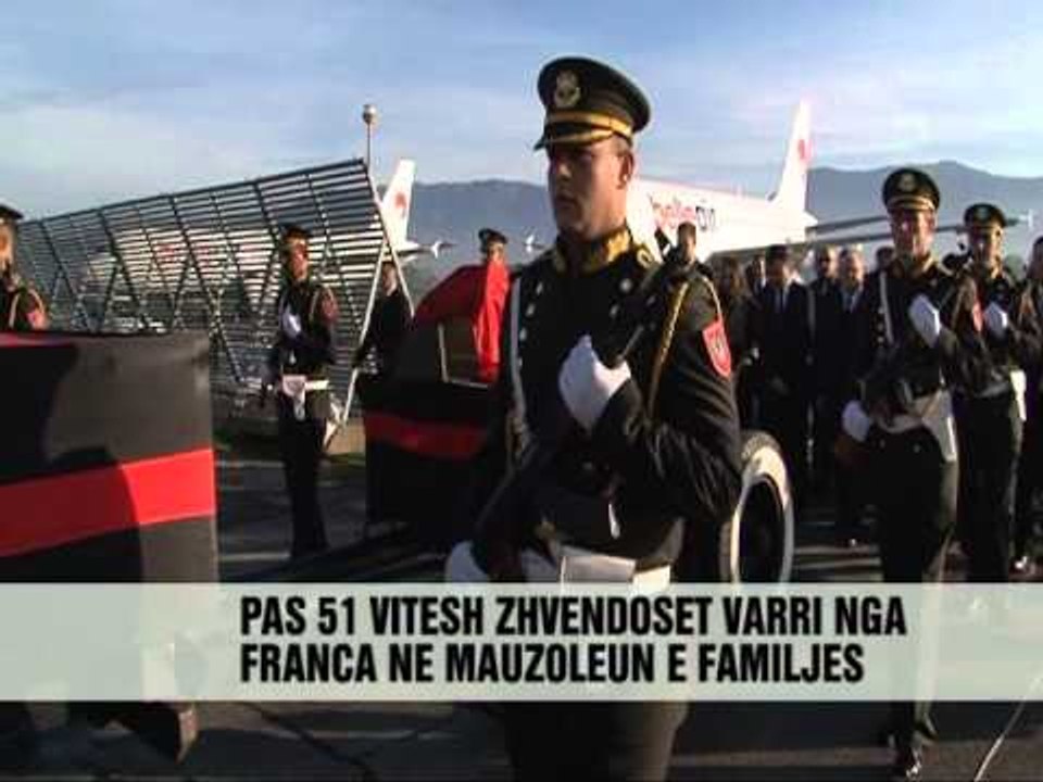Mbërrijnë në atdhe eshtrat e mbretit Zog - Vizion Plus - News - Lajme