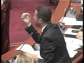 PRODHIMI I ULLIRIT BRAÇE AKUZON QEVERINE, PO SHKATERRON FERMERET E BERATIT LAJM