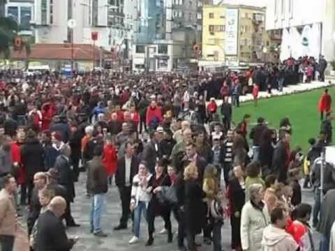 NIS FESTA NE TIRANE QYTETARET FESTOJNE 100 VJETORIN NE SHESHIN SKENDERBEJ LAJM