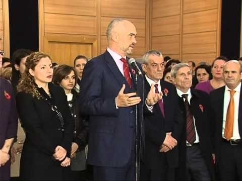 TE RENET NE LUFTE EDI RAMA NDERON FAMILJET E DESHMOREVE TE ATDHEUT LAJM