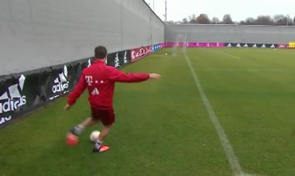 Xabi Alonso marque d'un angle impossible !