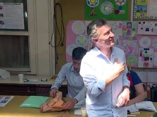 Les Argentins aux urnes pour élire un libéral ou un péroniste modéré