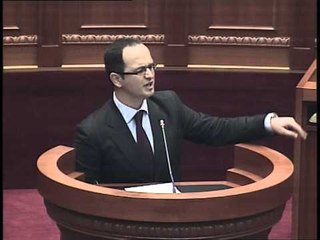 Descargar video: DEBATI PER INTEGRIMIN DEGJENERON NE AKUZA PERSONALE MES DEPUTETEVE NE SALLE LAJM