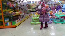 ✔ Кукла Ненуко. Ярослава — поход в магазин игрушек за набором посуды - Doll Nenuco Toys for kids ✔