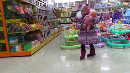 ✔ Кукла Ненуко. Ярослава — поход в магазин игрушек за набором посуды - Doll Nenuco Toys for kids ✔