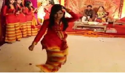 Chittian Kallaiyan Girl Awesome Dance || Mehndi Sangeet Night