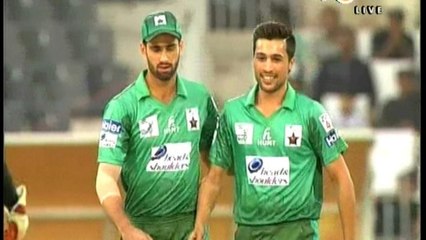Muhamad Aamir and Yasir Shah Both Bowls Overs Maiden New 2015 Video