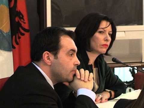 BLLOKOHET KQZ VENDIMI PER ZAZ NUK ARRIHET TE MIRATOHET SHKON NE KOLEGJ LAJM