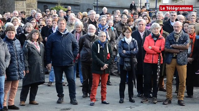 Saint-Brieuc. Attentats : 300 manifestants devant la préfecture à Saint-Brieuc