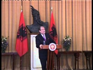 BERISHA ME GAZETARET ASKUSH NUK DUHET TE TREMBET NGA NACIONALIZMI SHQIPTAR LAJM