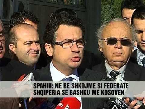 Spahiu dorëzon kërkesën për referendum - Vizion Plus - News - Lajme