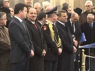 100 VJETORI I POLICISE NISHANI E NDERON ME URDHRIN "FLAMURI KOMBETAR" LAJM