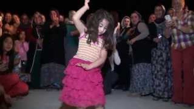 ROMAN HAVASI SEVENLER -ÇOK TATLI SEVİMLİ OYNAMAYA BAKIN SİZ -Kurt Prodüksiyon