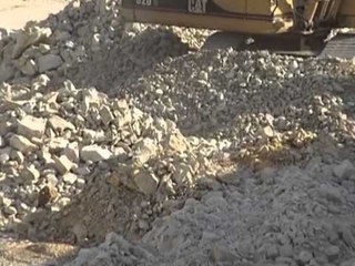 "HALLET" E BIZNESIT QEVERIA NUK PAGUAN, BIZNESI MERR PARA ME FAJDE LAJM