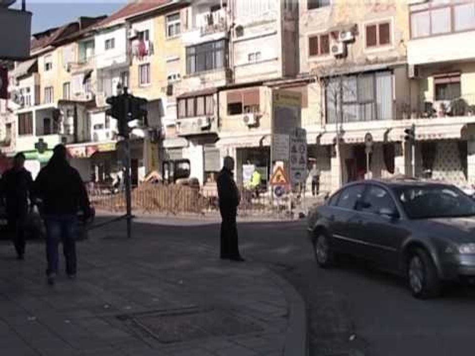 TRAFIKU NE TIRANE BASHKIA DEVIJON LEVIZJEN NE 4 AKSE PER SHKAK TE PUNIMEVE LAJM
