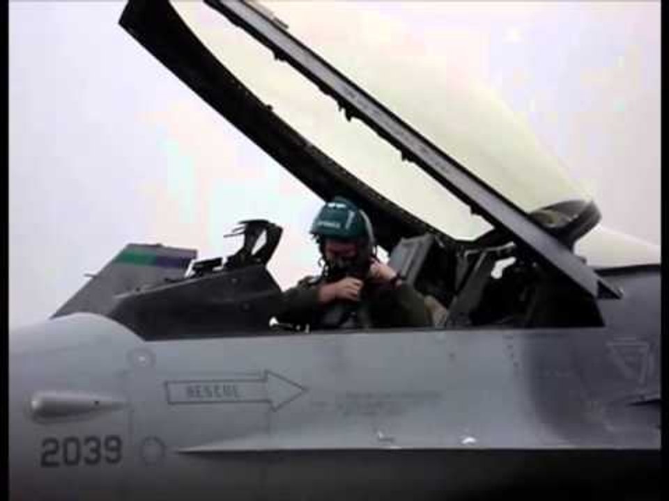 ZHDUKET AVIONI F 16 AVIONI BOMBARDUES DYSHOHET TE KETE RENE NE ADRIATIK LAJM