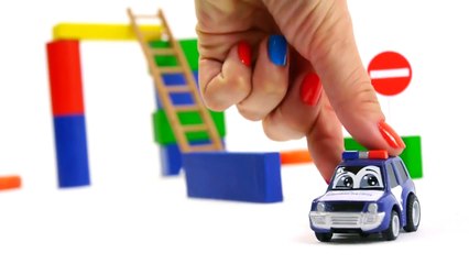 Çizgi Film Polis arabası Max e trafik işaretini öğretiyor