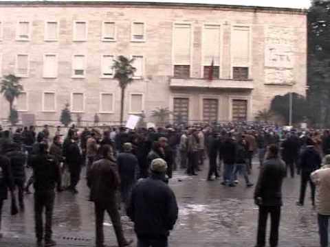 AMBASADA PARALAJMERON SHTETASIT AMERIKANE TE BEJNE KUJDES DO TE KETE PROTESTA LAJM