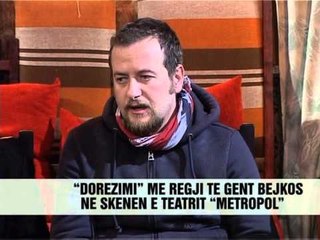 Shfaqja "Dorëzimi" në Teatrin e Metropolit - Vizion Plus - News, Lajme