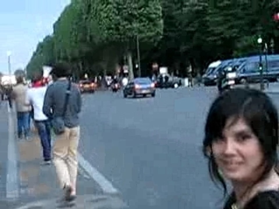 Victoire Sarkozy Champs Elysees