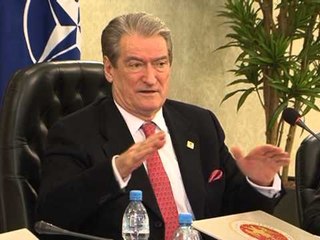 MBLEDHJA E QEVERISE KRYEMINISTRI BERISHA HEQ TVSH PER ÇIMENTON DHE ÇELIKUN LAJM