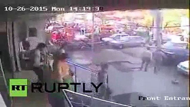 Pakistan_ CCTV captures moment deadly earthquake shakes Rawalpindi 2015