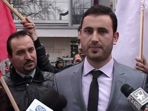 PROTESTA E AK PERPLASJE MES AKTIVISTEVE DHE POLICISE SE KRYEQYTETIT LAJM