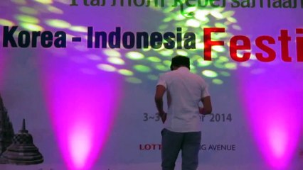[Fancam] Firly Firlana - Get U Back at LOTTE AVENUE 141005