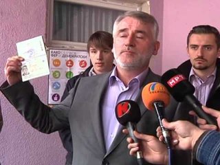 PROBLEME ME LISTAT-MENDUH THAÇI NUK ARRIN TE VOTOJE MUNGON EMRI NE LISTE-LAJM